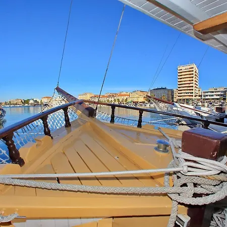 Rhythm Floating - Ботель 3*