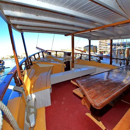 Rhythm Floating - Ботель Задар