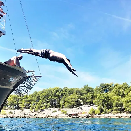 Rhythm Floating - Båthotell