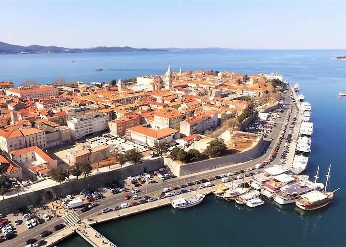 Botel Rhythm Floating - 3*