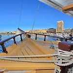Rhythm Floating - Ботель 3*