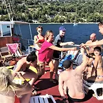 Ботель Rhythm Floating -