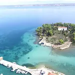 Ботель Rhythm Floating - 3*
